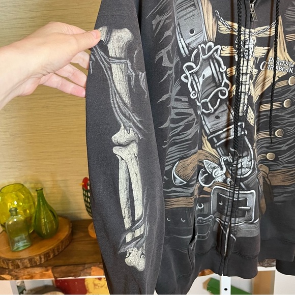 Pirates of the Caribbean Sweatshirt Mens M Full Zip Skeleton Bones Disney Parks - Picture 3 of 10